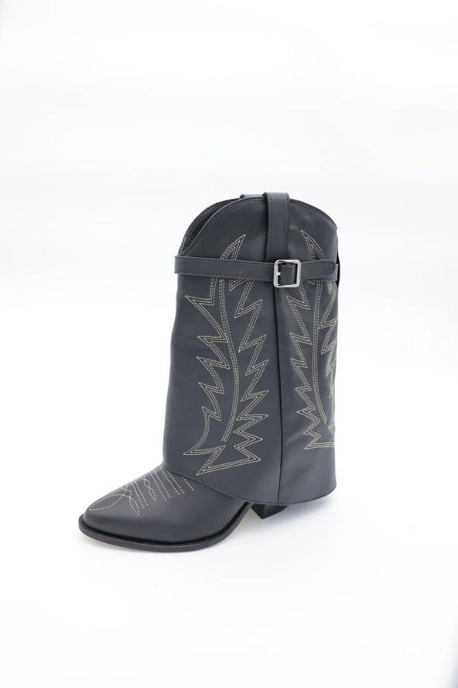 Classy  Comboy Boot  Negra Nobuk con  Bordado Negro